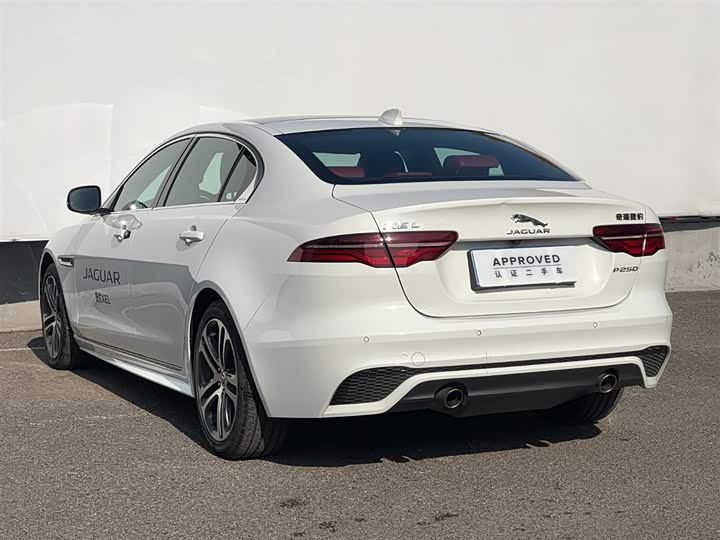 Фото 8 - Jaguar XE L