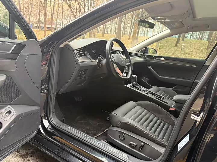 Фото 5 - Volkswagen Magotan