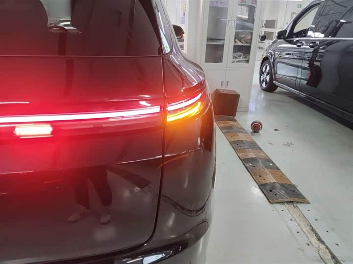 Фото 8 - LiXiang L7