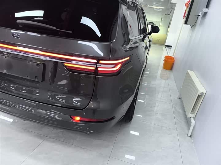 Фото 8 - LiXiang One