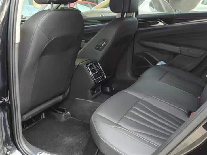 Фото 11 - Volkswagen Passat