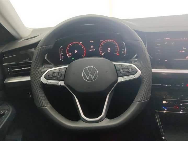 Фото 15 - Volkswagen Passat