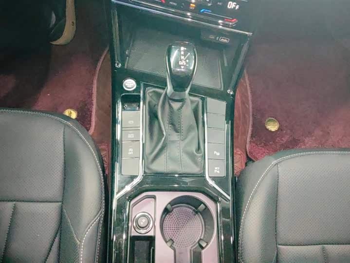 Фото 16 - Volkswagen Passat