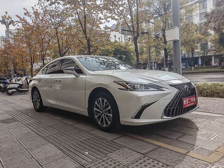 Фото 5 - Lexus ES