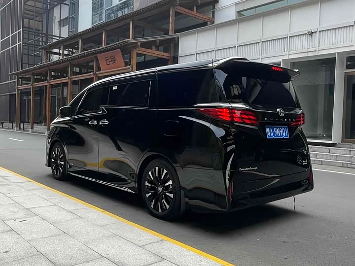 Фото 10 - Toyota Alphard