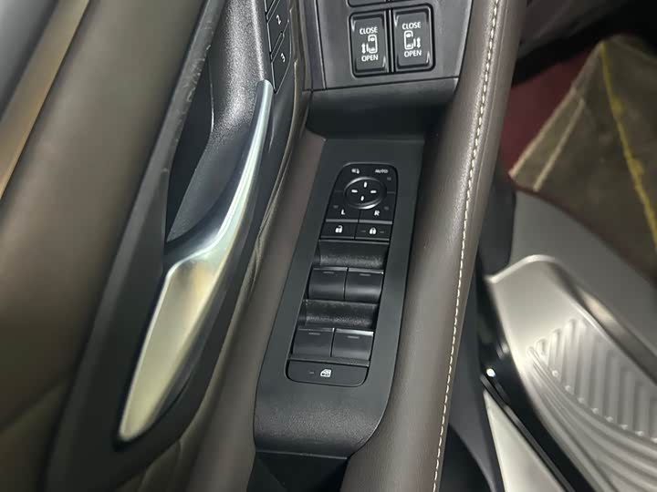 Фото 16 - Toyota Alphard