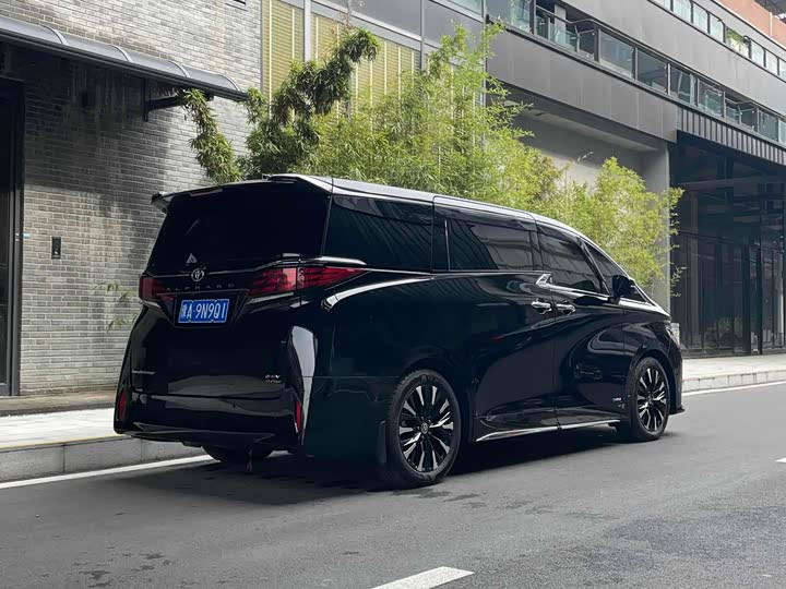 Фото 8 - Toyota Alphard