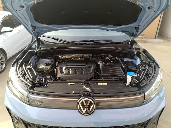 Фото 10 - Volkswagen Tiguan L Pro