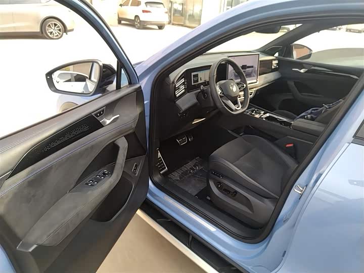 Фото 13 - Volkswagen Tiguan L Pro