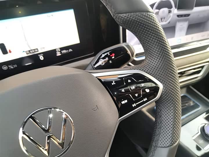 Фото 6 - Volkswagen Tiguan L Pro