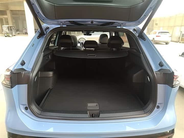 Фото 9 - Volkswagen Tiguan L Pro
