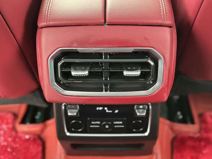 Фото 18 - Tank 400 Hybrid