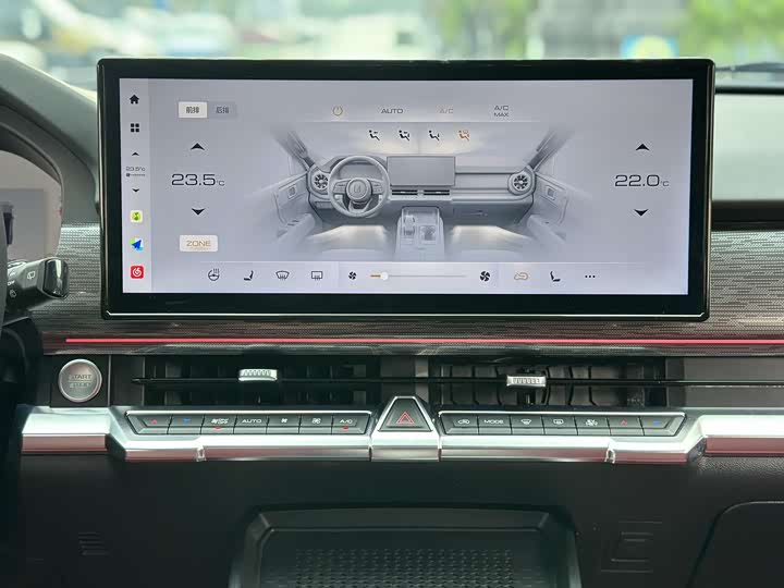 Фото 20 - Tank 400 Hybrid