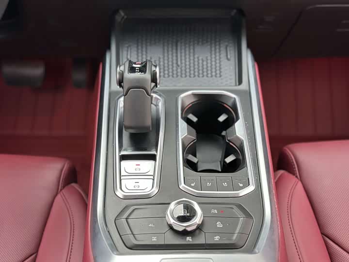 Фото 6 - Tank 400 Hybrid