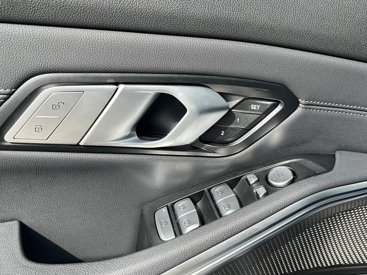 Фото 23 - BMW 3 Series