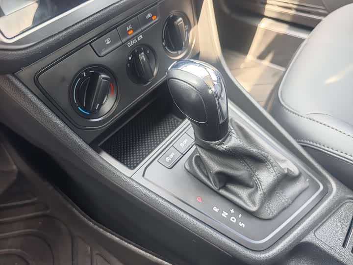 Фото 10 - Volkswagen Lavida