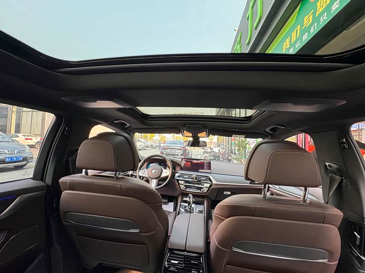 Фото 18 - BMW 5 Series