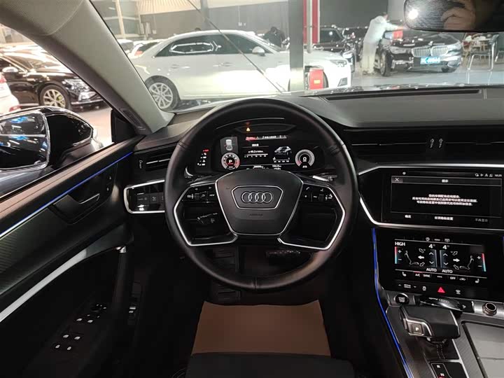 Фото 11 - Audi A7L