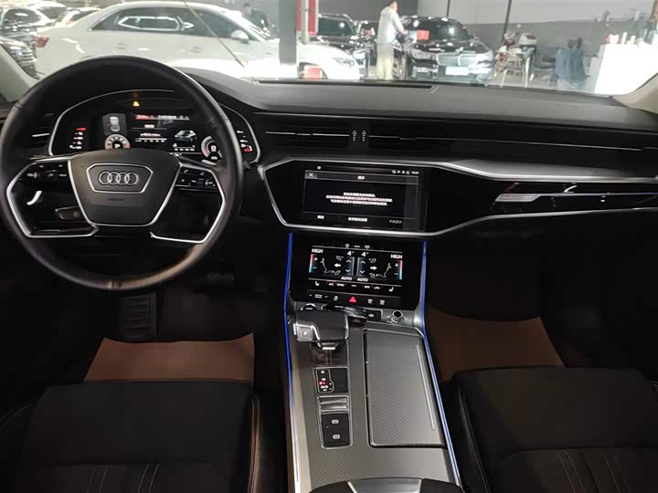 Фото 14 - Audi A7L