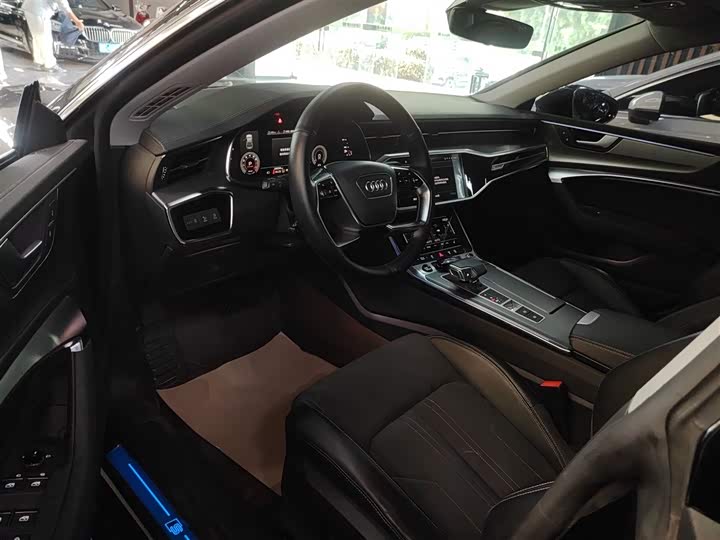 Фото 15 - Audi A7L