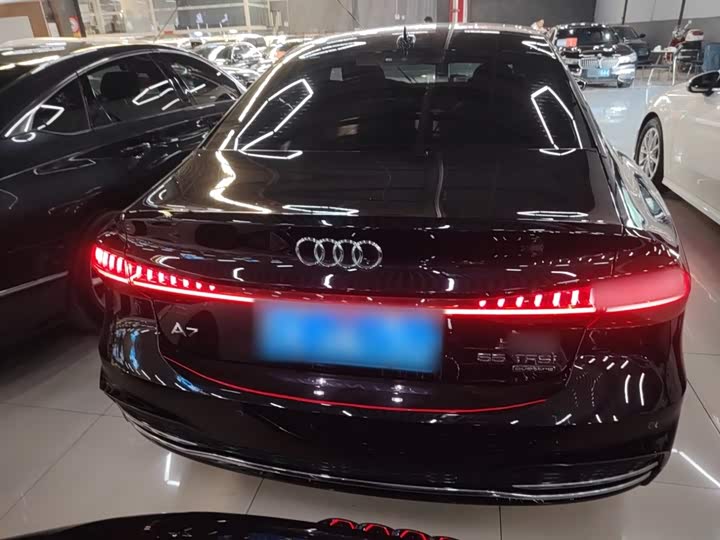 Фото 6 - Audi A7L