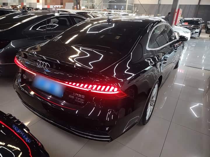 Фото 7 - Audi A7L