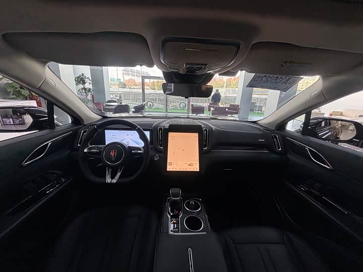 Фото 8 - Hongqi HS3 Hybrid