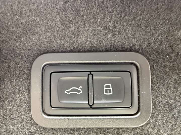 Фото 16 - Audi A6L