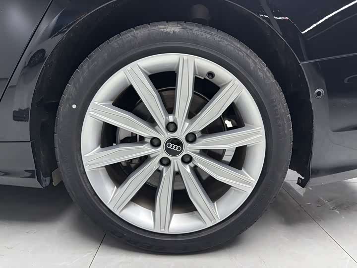 Фото 9 - Audi A6L