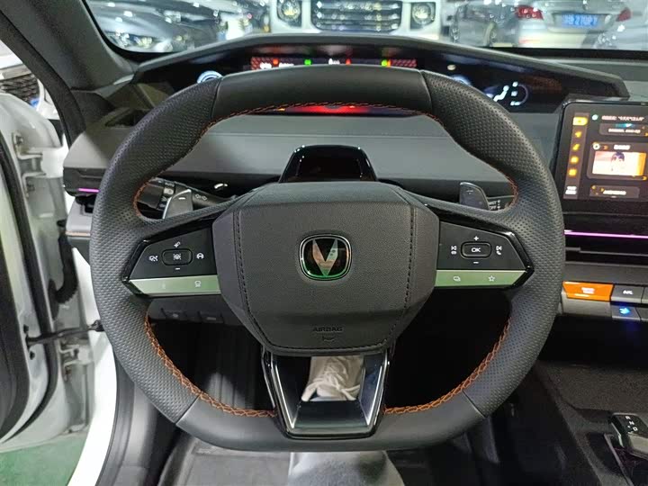 Фото 11 - Changan UNI-V