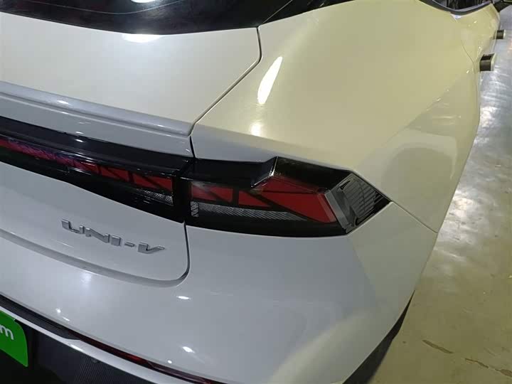 Фото 8 - Changan UNI-V