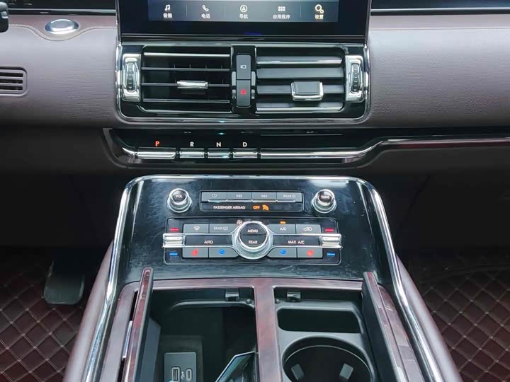 Фото 11 - Lincoln Navigator