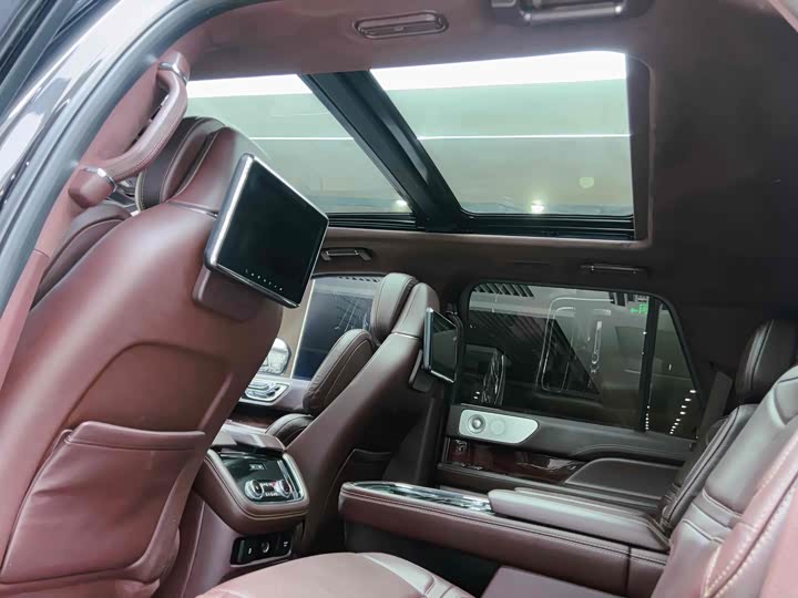 Фото 13 - Lincoln Navigator