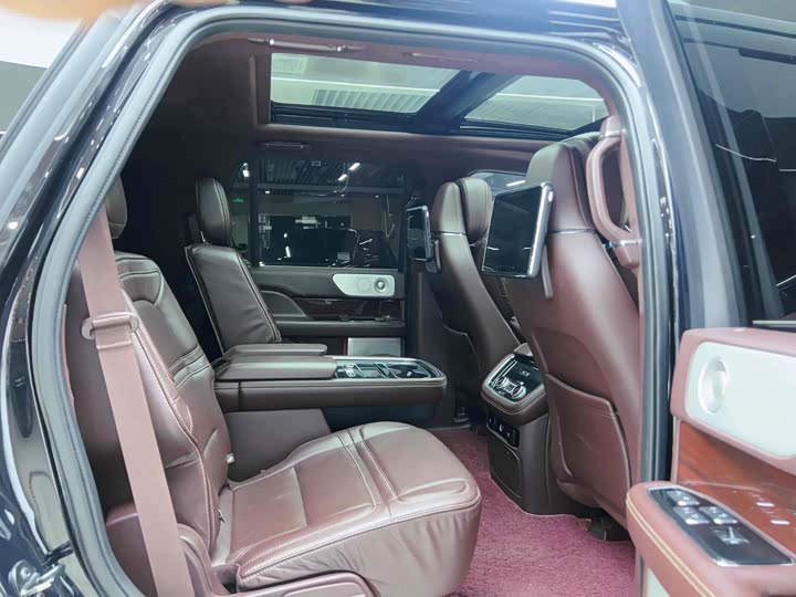 Фото 7 - Lincoln Navigator