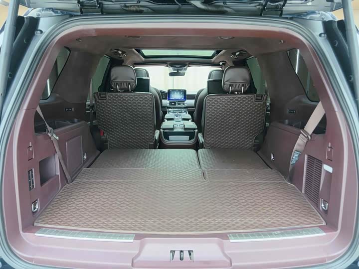 Фото 8 - Lincoln Navigator