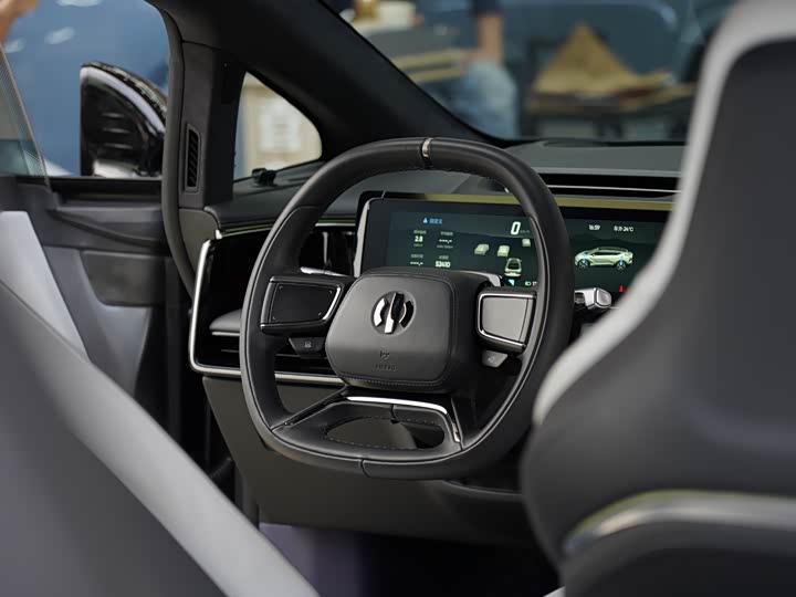 Фото 11 - HiPhi X