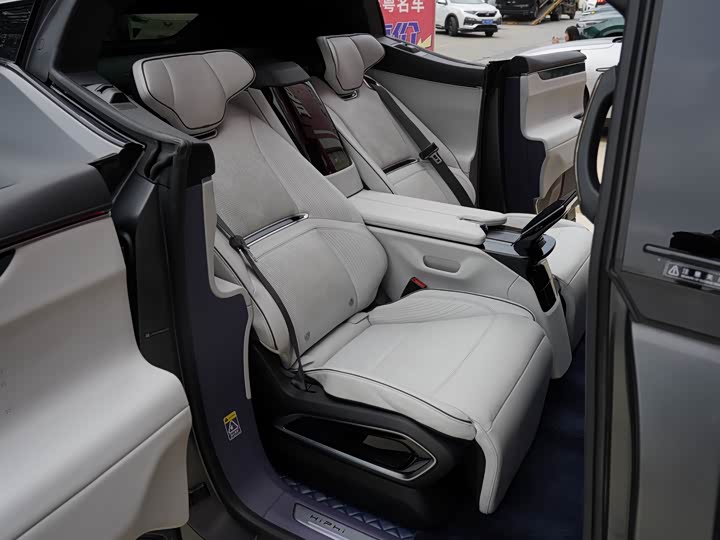 Фото 15 - HiPhi X