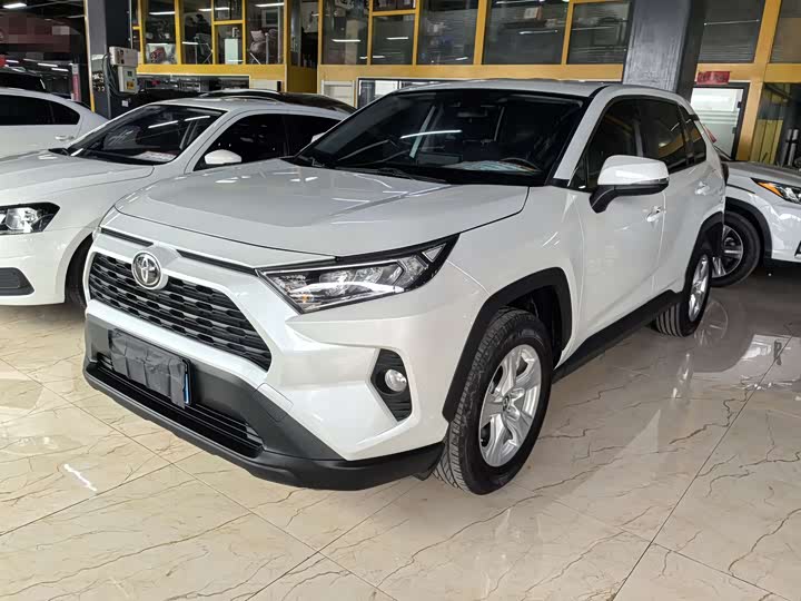 Фото 1 - Toyota RAV4