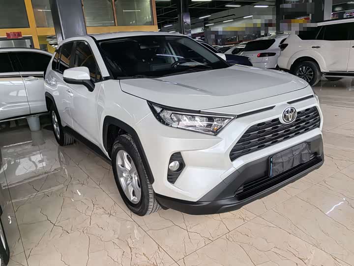 Фото 3 - Toyota RAV4