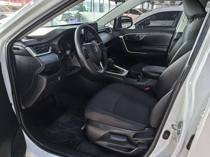 Фото 6 - Toyota RAV4