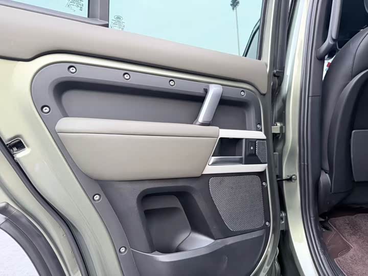 Фото 13 - Land Rover Defender