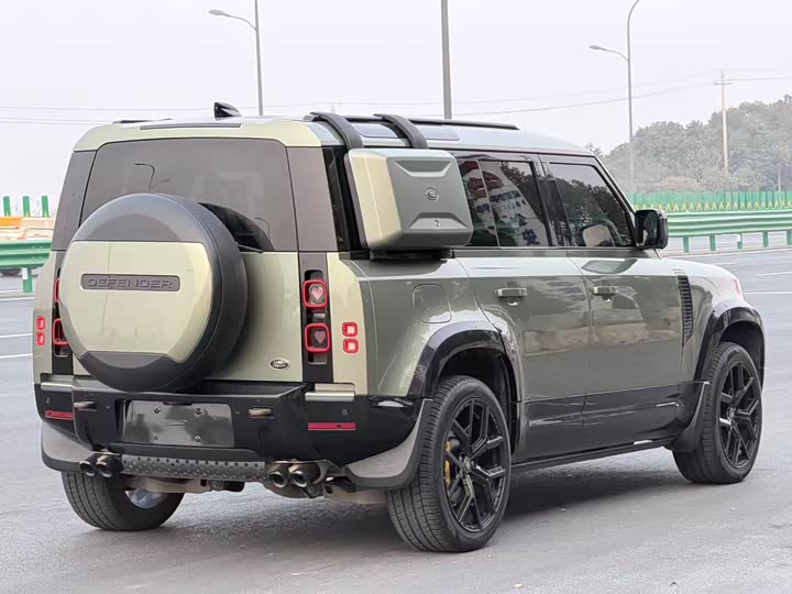 Фото 7 - Land Rover Defender