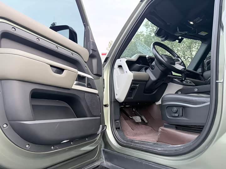 Фото 9 - Land Rover Defender