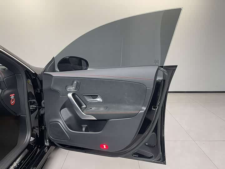 Фото 17 - Mercedes-Benz CLA-Class