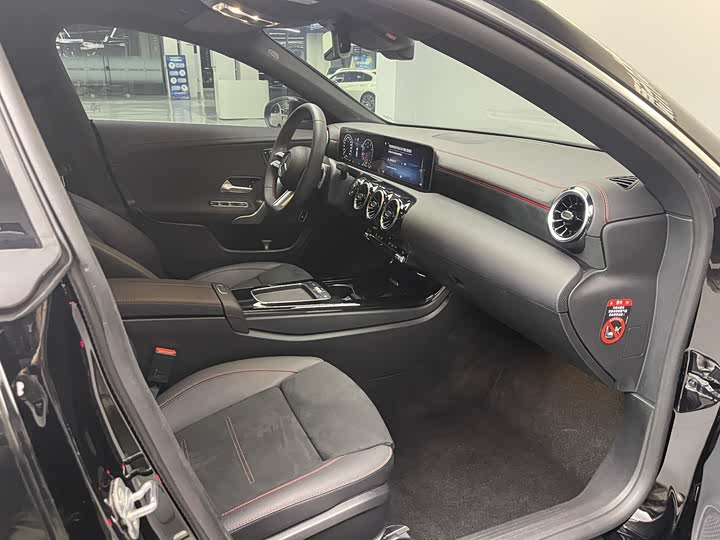 Фото 18 - Mercedes-Benz CLA-Class