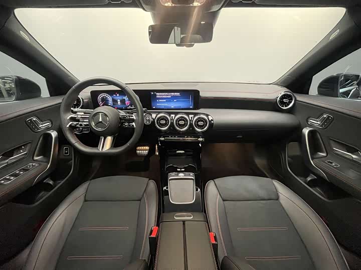 Фото 25 - Mercedes-Benz CLA-Class