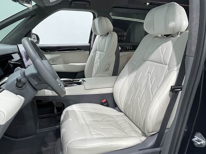 Фото 10 - Zeekr 009