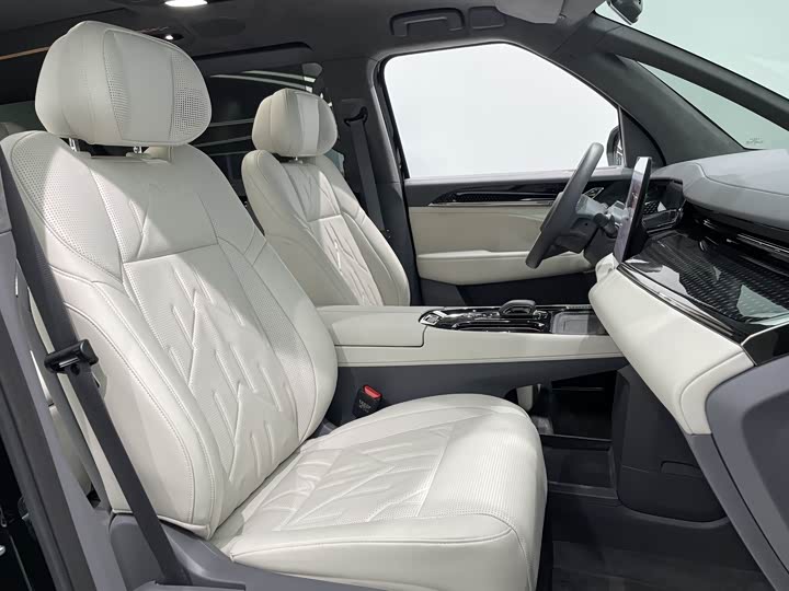 Фото 11 - Zeekr 009