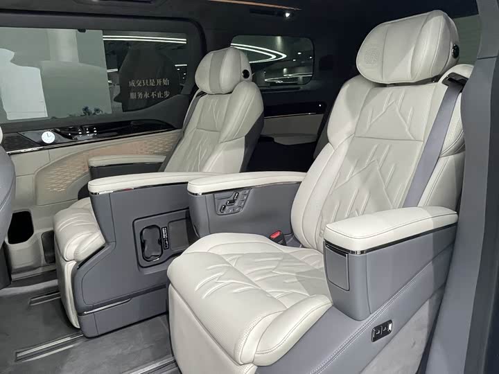 Фото 13 - Zeekr 009