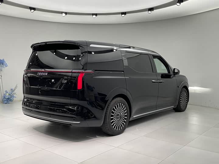 Фото 5 - Zeekr 009